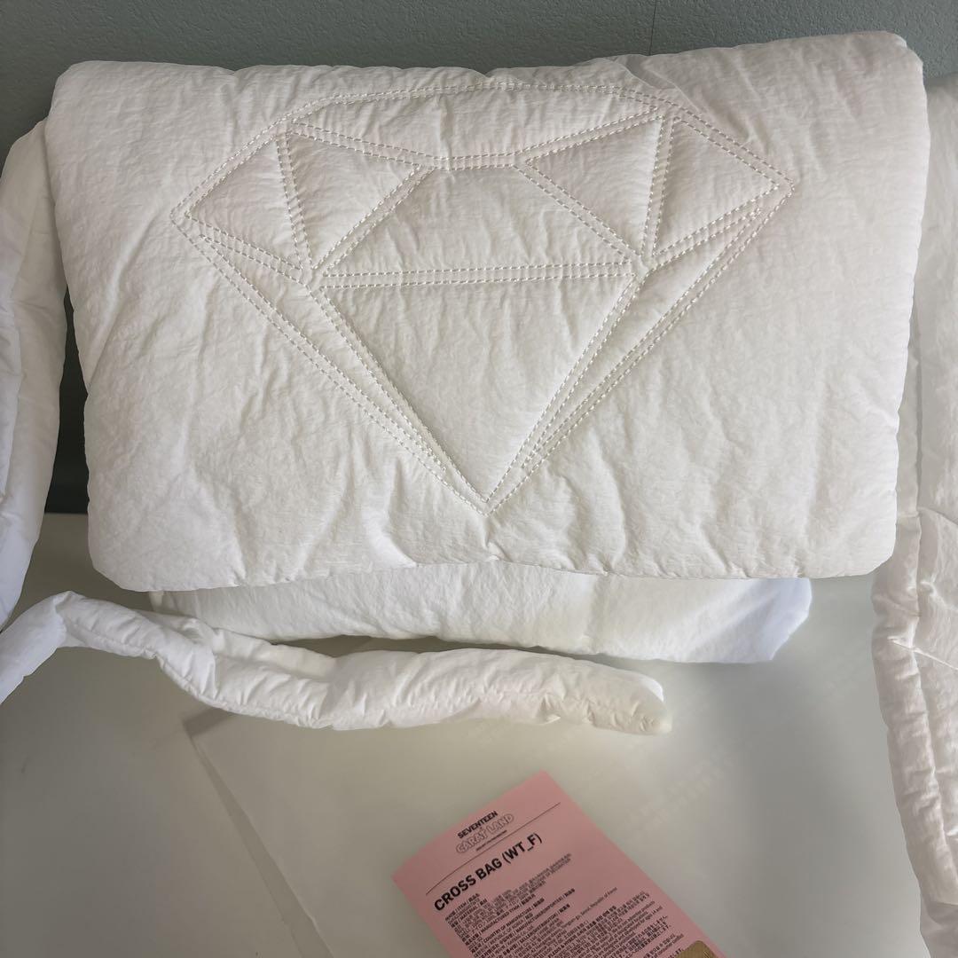 

[USED] Seventeen CARATLAND cross bag