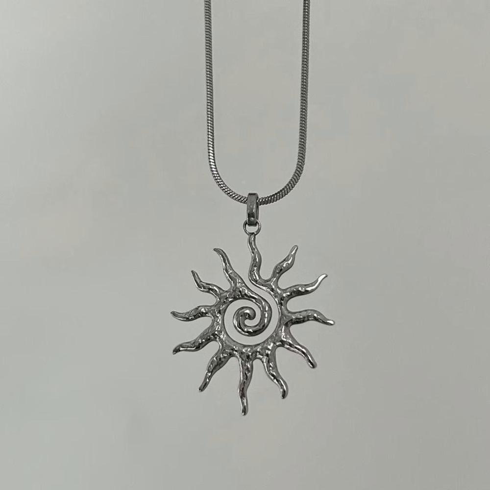 New Stainless Steel Sun Pendant Gold Color Elegant Metal Texture Pendant Waterproof Vintage Chic Stainless Steel Daily Wear