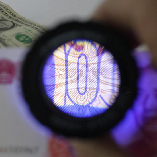 Lupa na bižuterii s 30x čočkovou válcovou lupou a LED světlem