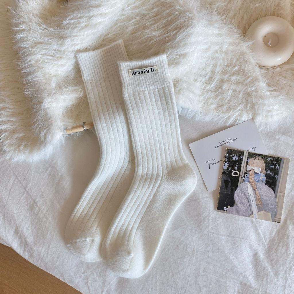 Vertical Striped Cloth Socks Are Worn By Women In Winter, And Thickened And Warm Cashmere Socks Are Paired With Shark Pantyhose