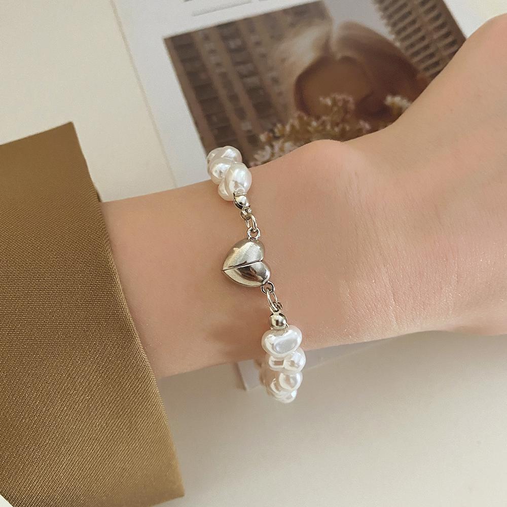 2022 New Fashion Lady Elegant Love Pendant Bracelet Light Luxury Lovely Girl Luxury Jewelry Gift Sleek Bracelet