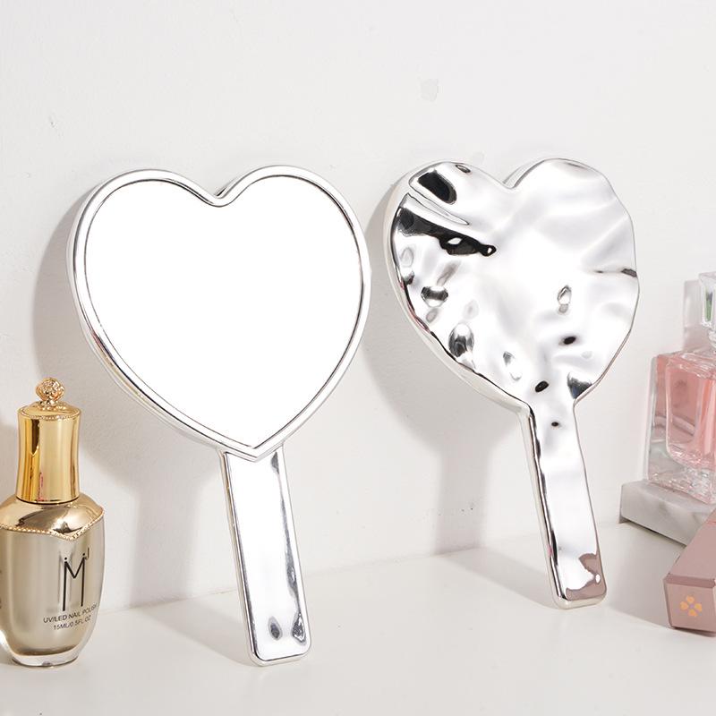 Heart-Shaped Portable Handheld Makeup Mirror - Cute, Exquisite, and Easy to Carry 11*16cm Electroplated Heart-shaped Mirror