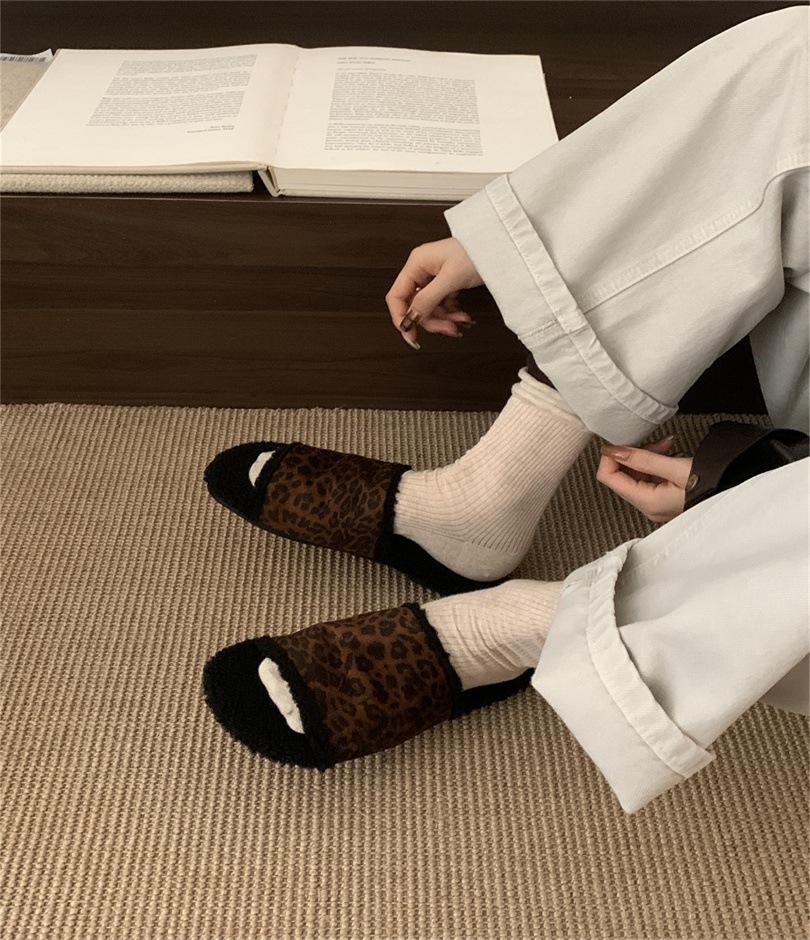 Niche Fluffy Slippers Fluffy 2025 Temperament Leopard Print Retro Fashion Lazy Soft Bottom Comfortable Home One-word Drag