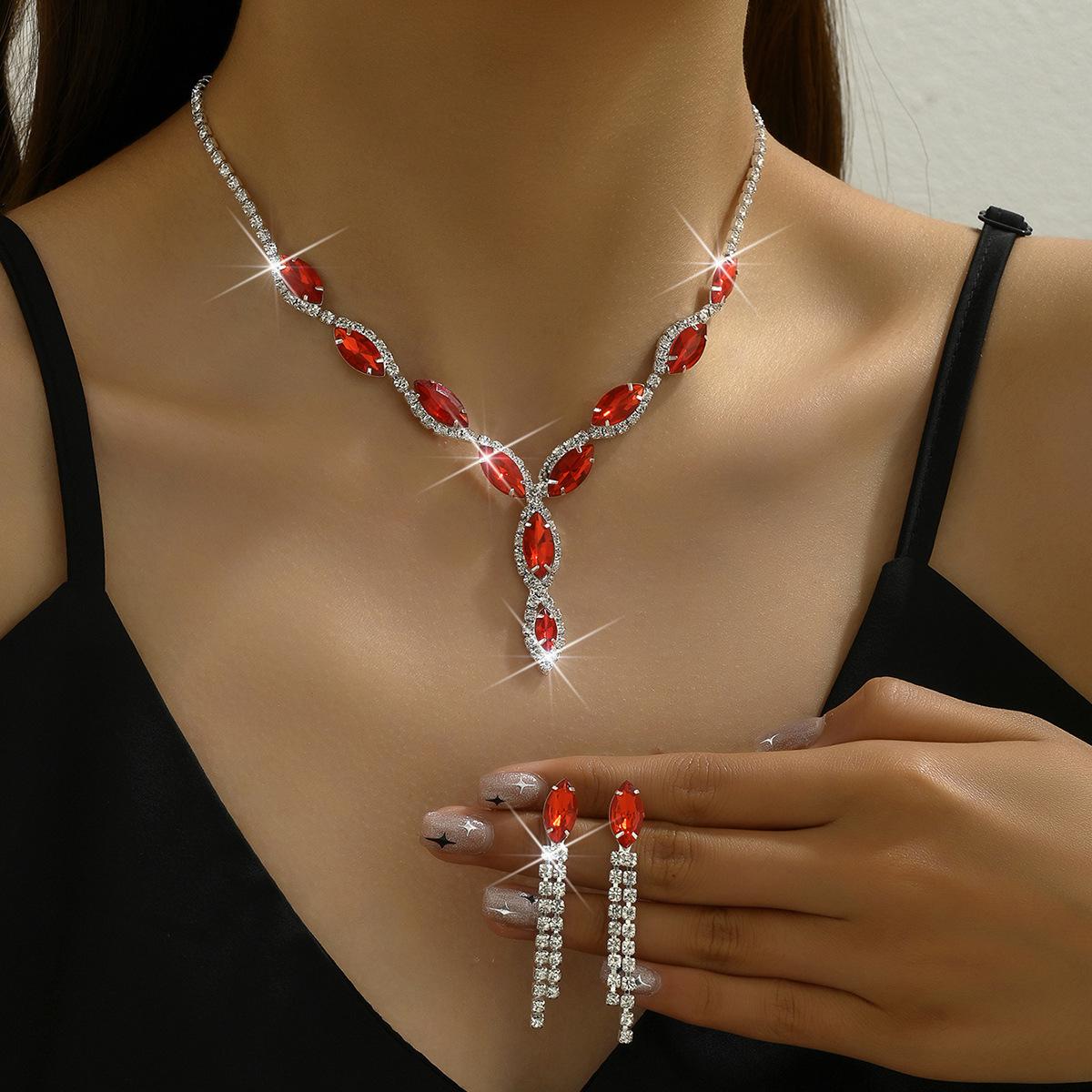 

Колье «Капля воды» огранки «маркиз» и серьги с кисточками, свадебный ювелирный набор