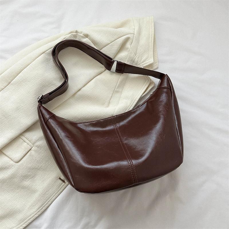 Fashionable Retro Medium Sized Crossbody Bag With Soft Structure And Unique Stitching Details