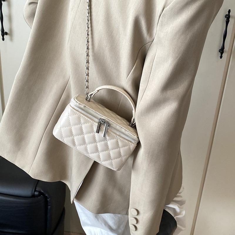 2025 Autumn and Winter New Fashion Shoulder Mobile Phone Bag Women's Tide Korean Small Fragrant Wind Rhombus Chain Crossbody Bucket Bag