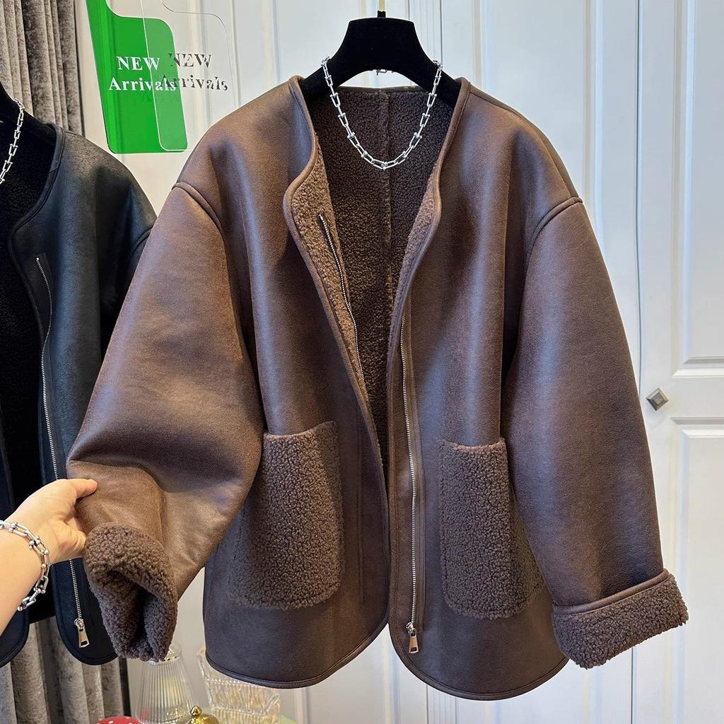 Leder- und Pelz-Spleißung Integrierte Rundhalsjacke für Damen im Herbst und Winter Lockeres Design Kurze Jacke