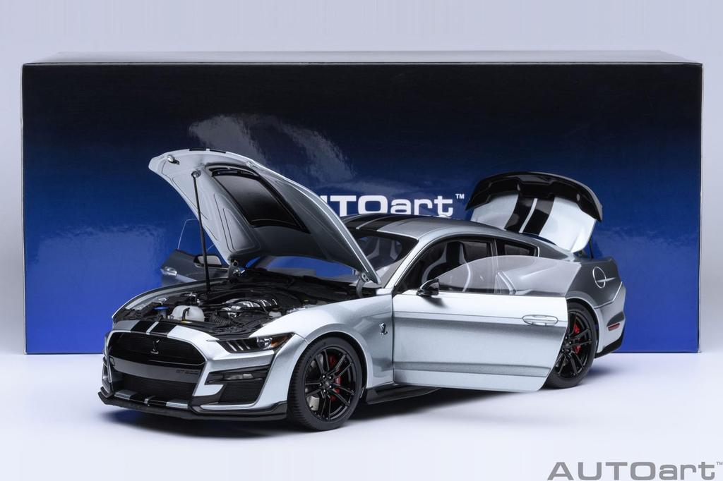AUTOart Scale Ford Mustang Shelby GT500 with Black Finished Product 73096 1/18 (Silver Stripes)