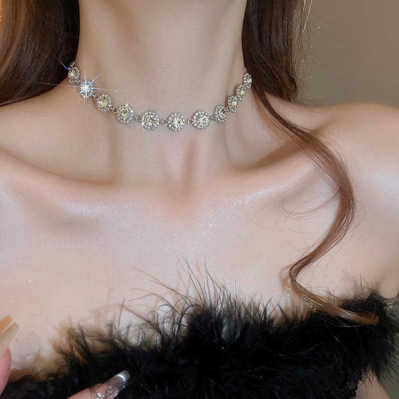Vintage Teardrop Rhinestone Colorful Necklace: Retro High-End Clavicle Chain Court Style Choker for Women