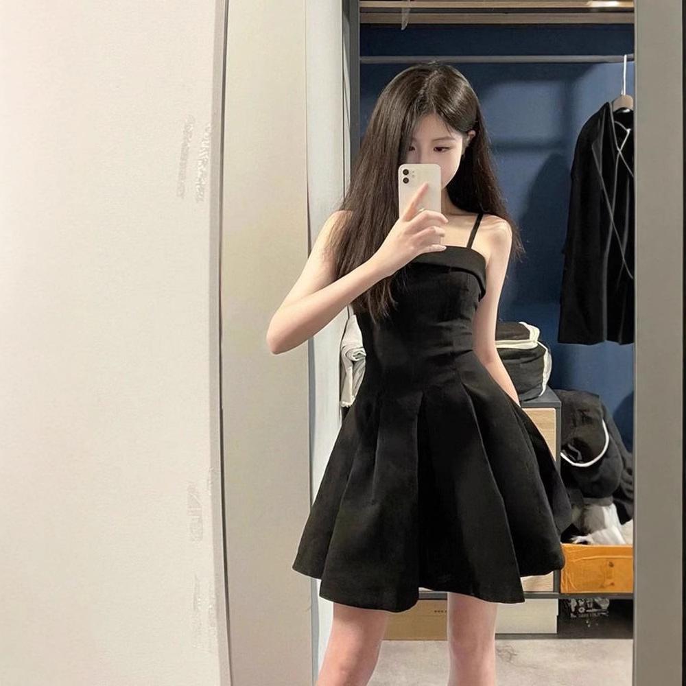 

Hepburn-Style Strappy Slimming Dress - Summer 2025 Collection M