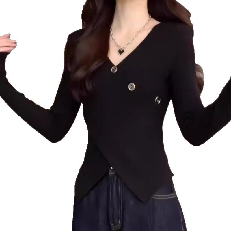 Plus Size V-Neck Slit Base Layer Top: Slimming, Flattering, and Fashionable Women's Autumn/Winter Inner Wear