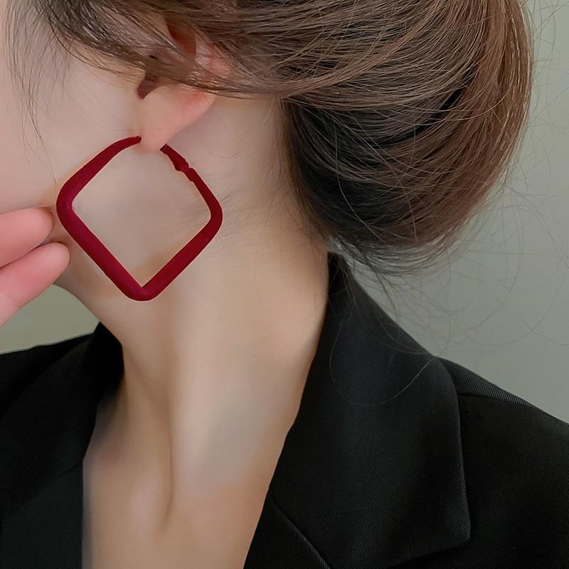 Autumn and Winter New Red Geometric Earrings Niche Personality High-end Earrings Fashion Versatile Design Earrings