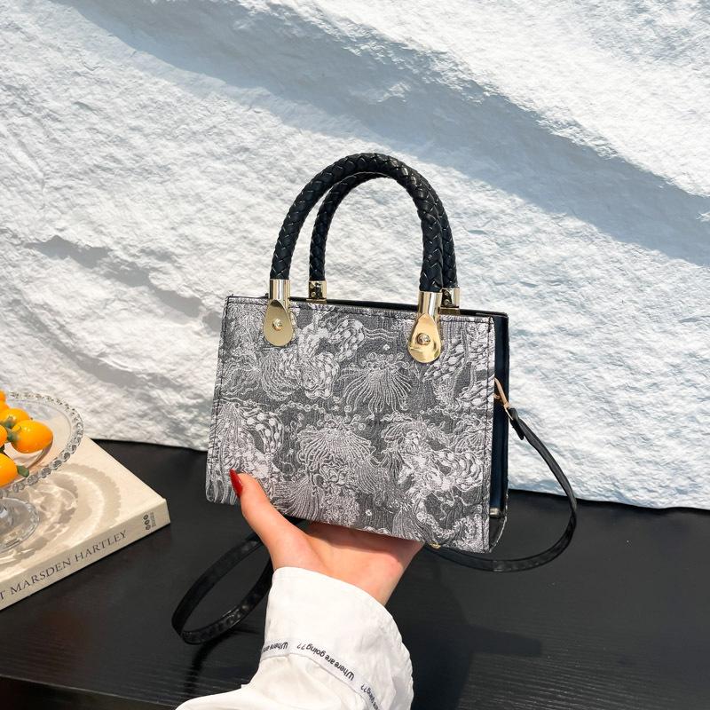 New Niche Design Shoulder Bag, High-end Texture Small Square Bag, Temperament Versatile Handbag, Fashionable Commuter Messenger Bag