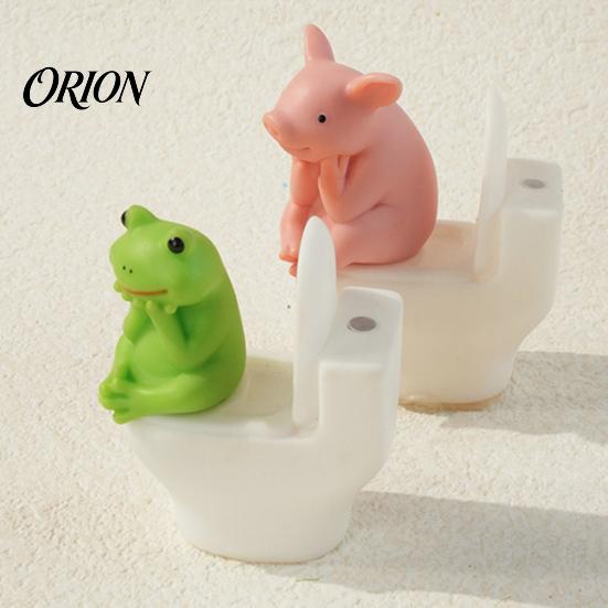 Cute Desk Decompression Ornaments 2Pcs Resin Meditation Pig And Frog Figurines, Funny Toilet Animal Ornament for Desktop Exquisite Crafts Decor