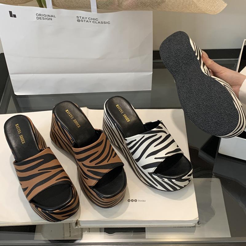 Wedge heel high heels, super high summer wear, high-end comfortable muffin shoes, zebra pattern new platform slippers