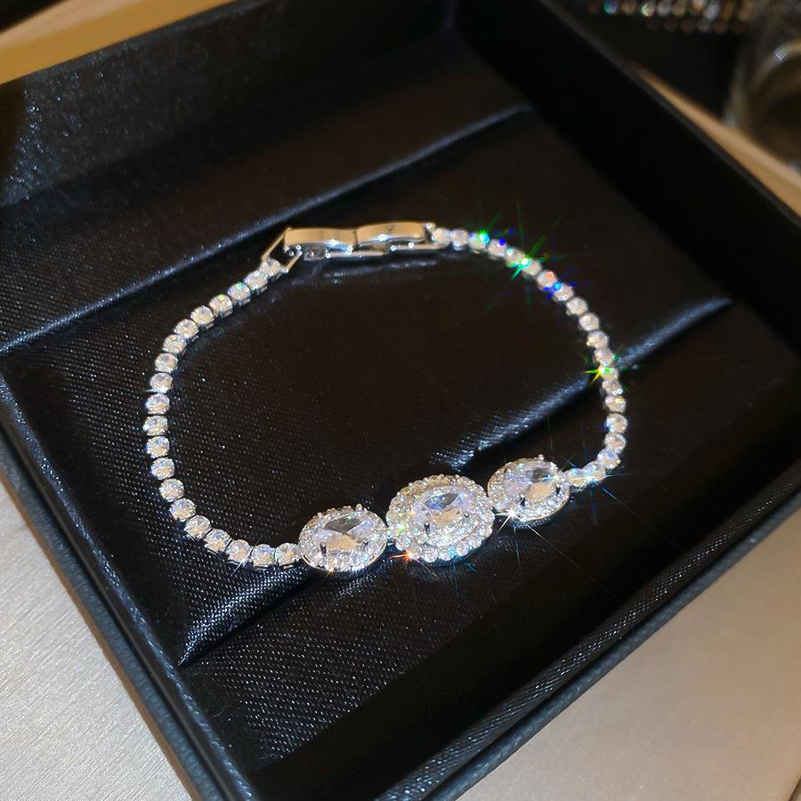 Elegant Zircon Oval Buckle Bracelet - Simple, Versatile, High-End Fashion Jewelry