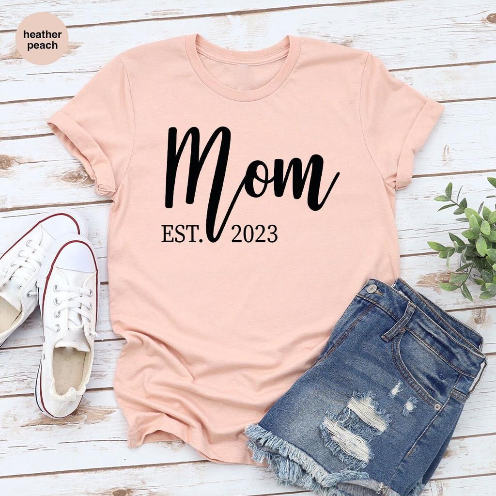 Mom Est 2025 Shirt, New Mom Shirt, Baby Announcement T-Shirt, New Mama Shirt, Pregnant Shirts, 2025 Mom T-shirt, Mother Shirt Gift for Women
