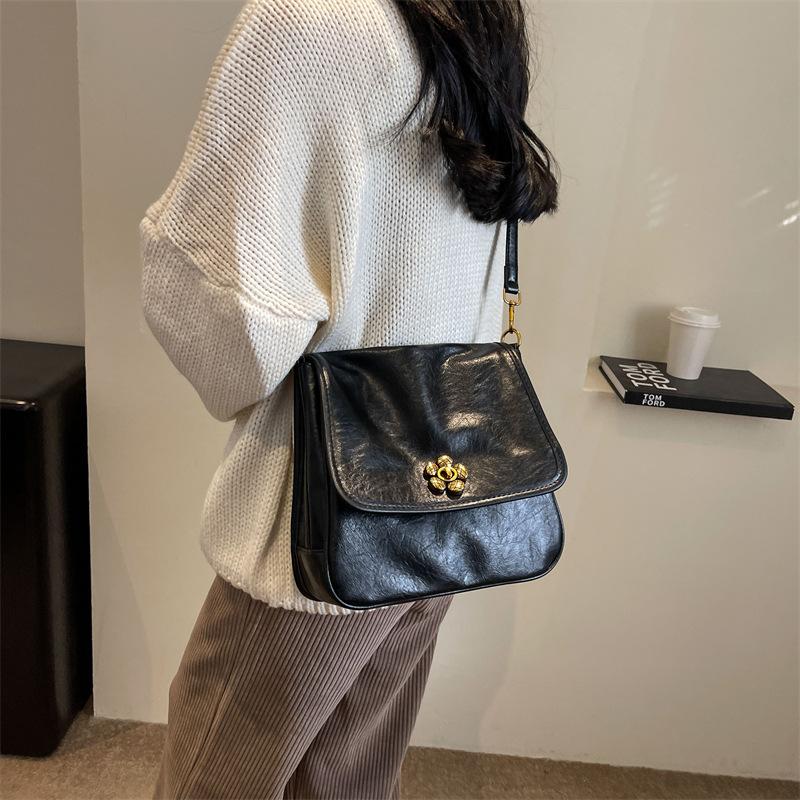 Underarm bag women's 2025 new trendy fashion high-end shoulder bag retro versatile commuter messenger small square bag
