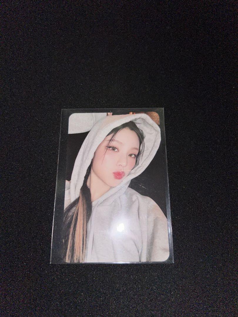 

[Б/У] ITZY ЗОЛОТО makestar Йеджи бонусная торговая карточка