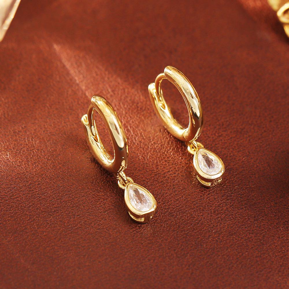 Minimalistische Zirkon-Ohrringe in Tropfenform aus vergoldetem Kupfer