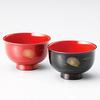 Nomura Lackware, Echizen Lack, Design mit Kiefernadeln in Goldton, Paar von zwei roten und schwarzen Suppenschalen, 12-03801