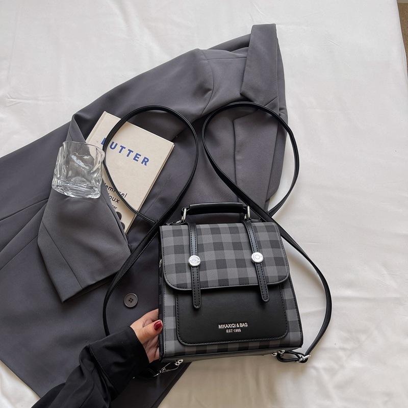 Высокоценный темперамент простой рюкзак 2025 лето новая мода студент поездки на работу кроссбоди портативная маленькая квадратная сумка