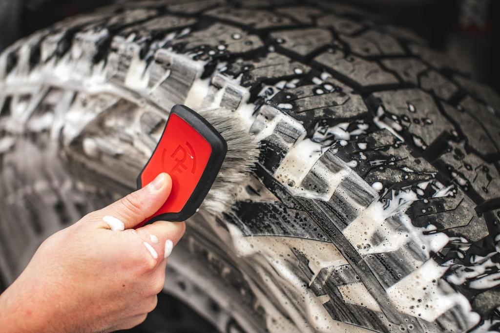 Detail Factory Banden Schrobborstel Ergonomisch Ontwerp voor Gemakkelijk Banden Rood - Reiniging,