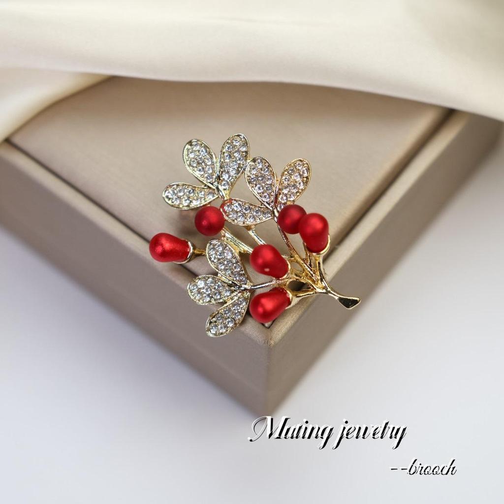 High-End Red Money Tree Brooch: Festive Rhinestone Corsage Pin for Versatile Clothing Decoration