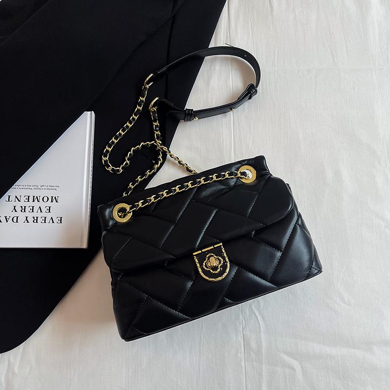

2025 new fashion niche diamond chain underarm bag women s Korean shoulder bag casual and fashionable messenger bag чёрный