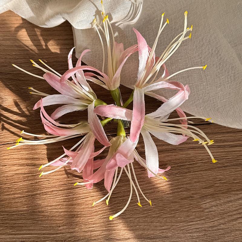 Super Delikat Blomst Hårklemme Sjøside Atmosfære Klemme Foto Hårtilbehør Andenebbklemme Lilje Hårnåler Sideklemmer