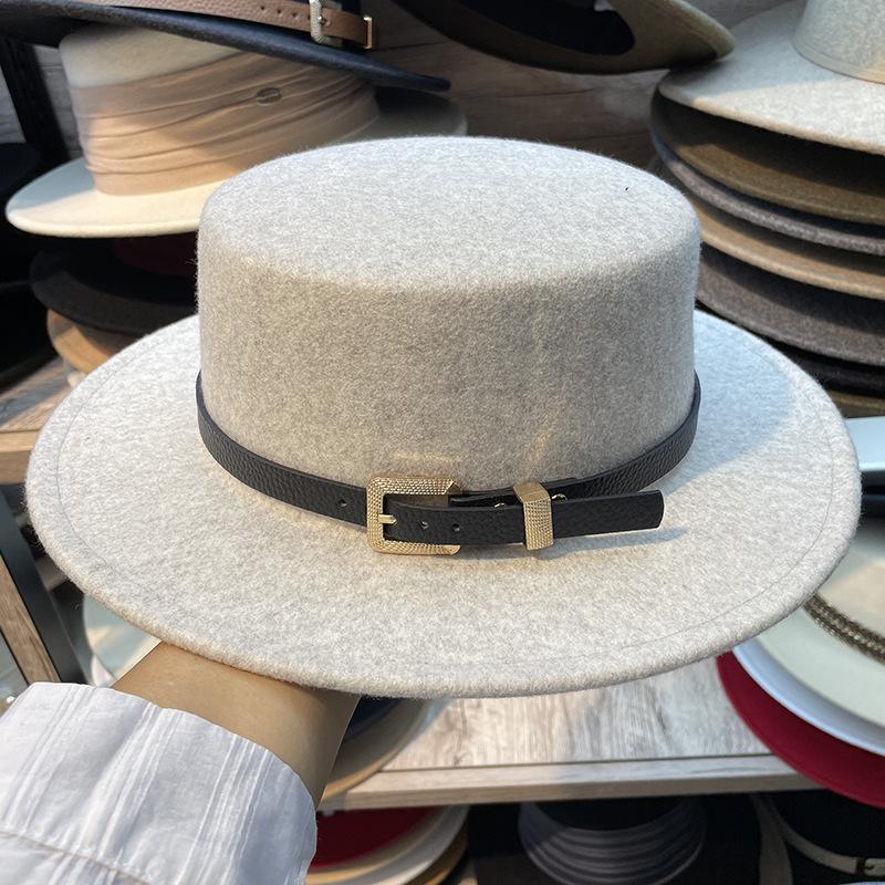 

French socialite Hepburn style belt buckle woolen flat top top hat female spring and autumn British retro versatile jazz hat male M（56-58cm） білий