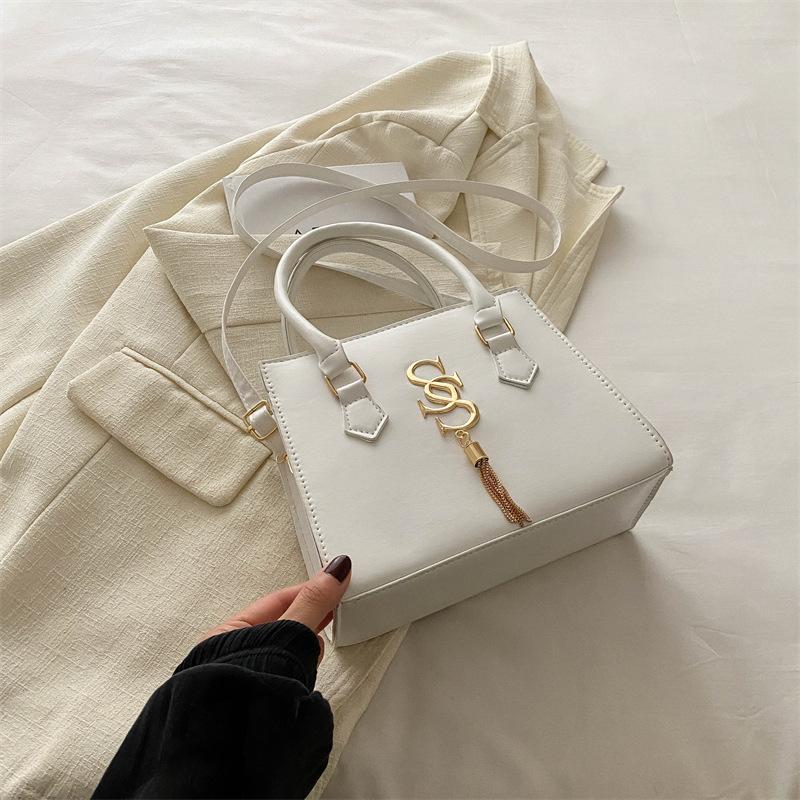 

Нова повсякденна жіноча сумка через плече 2024 в іноземному стилі, красива, проста, портативна, проста білий