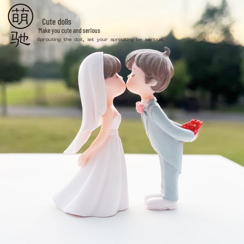 

Momo Couple Character Plush Ornament - Popular TikTok Micro Landscape Toy and Small Gift.