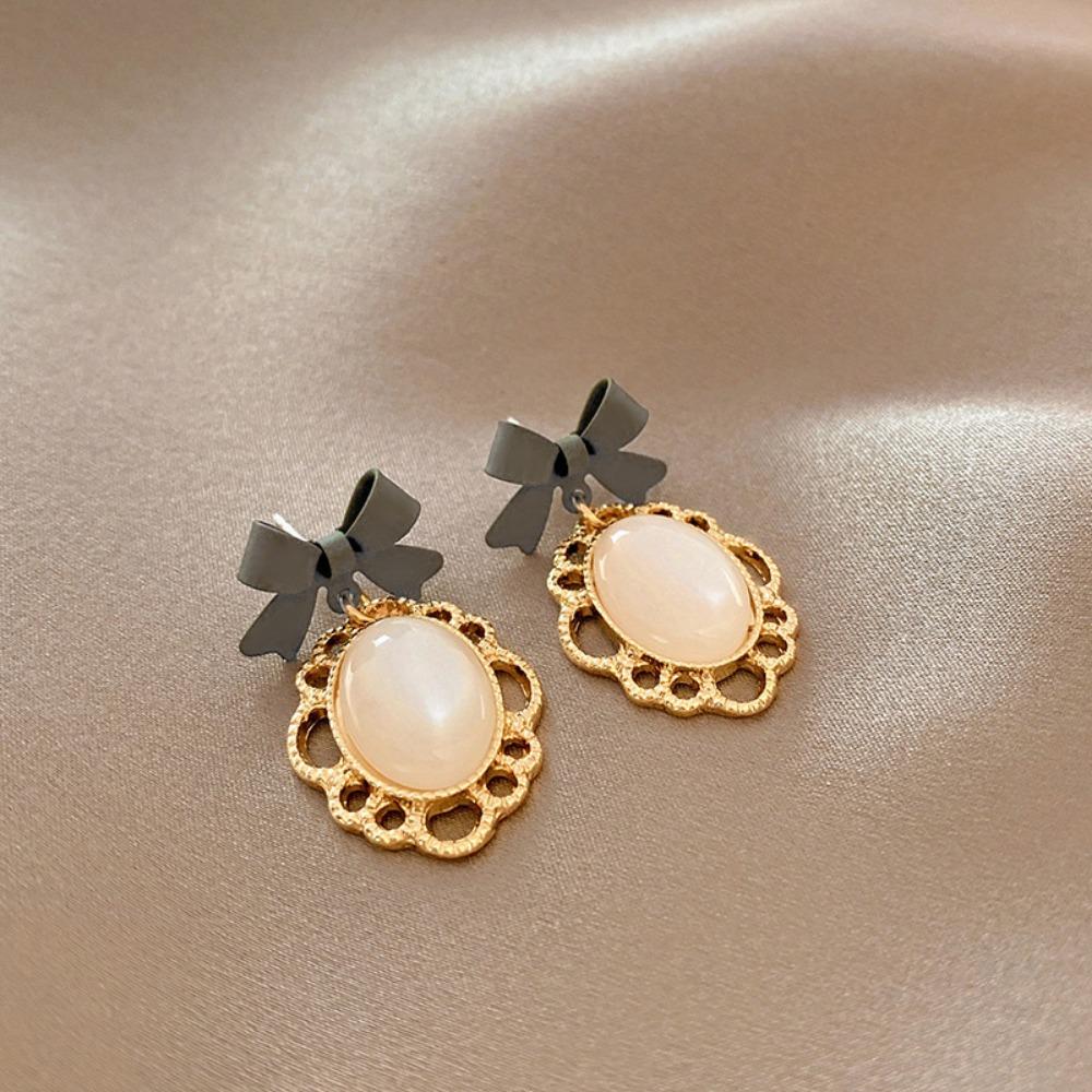 Silver Needle Diamond Bow Earrings Simple and Versatile High-quality Stud Earrings Women's Niche Light Luxury High-end Earrings