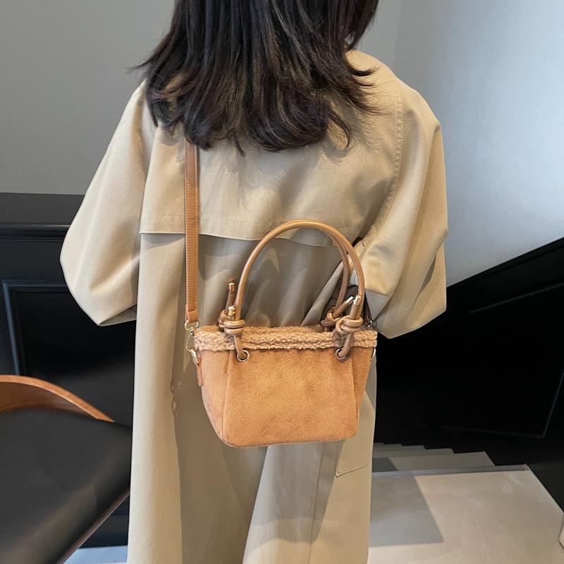 Super Fire Niche Retro Matte Bag Women's 2025 New Versatile Messenger Bag Exquisite Portable Bucket Bag