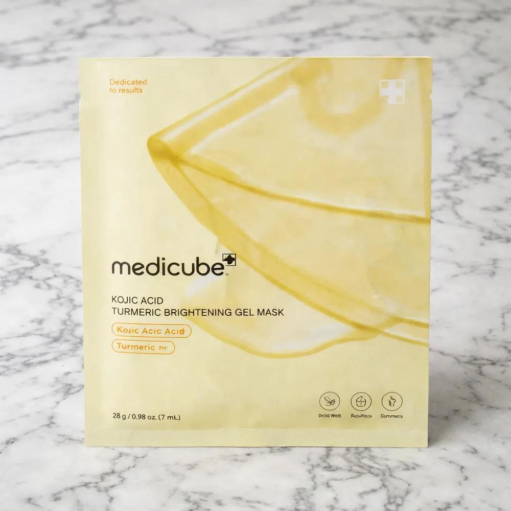 

Medicube Отбеливающая гелевая маска-патч с койевой кислотой и куркумой 28 г [4 листа]