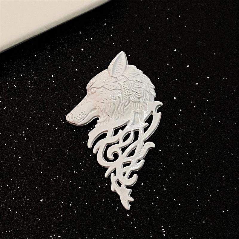 Vintage Wolf Head Brooch Lapel Pin Men Punk Jewelry Gift Upscale Clothing Accessories Animal Suit Collar Pin Buckle