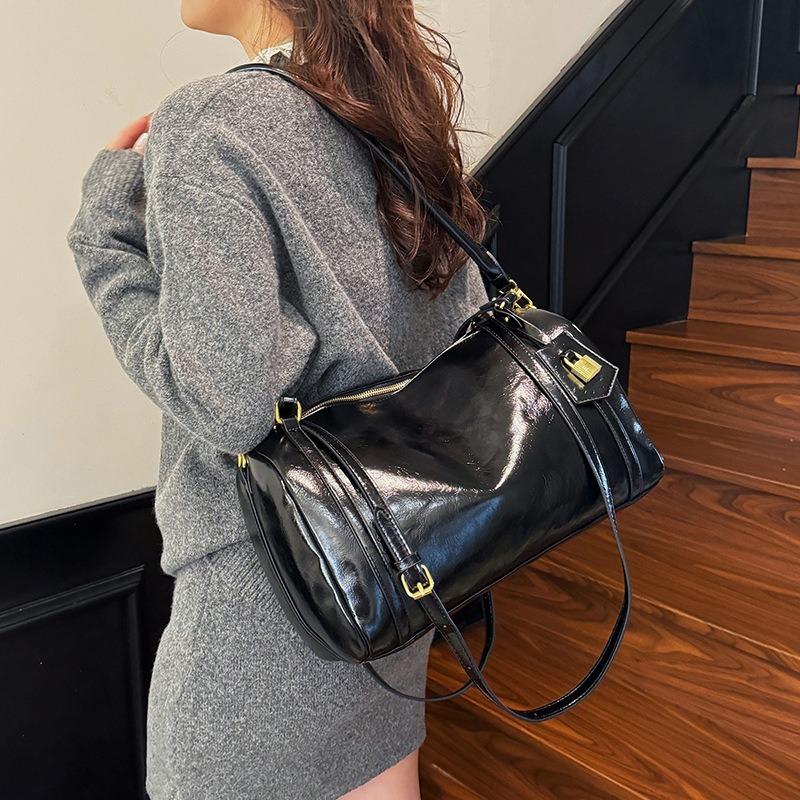 Premium pillow bag women's new large-capacity versatile shoulder messenger bag niche commuter bag