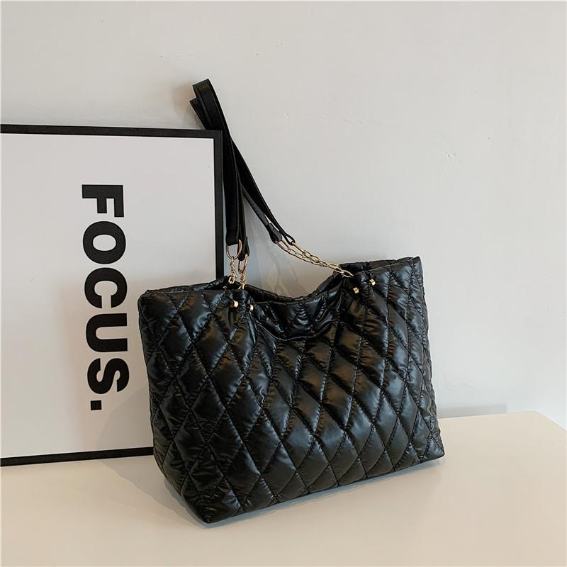Stylish Large Capacity Tote Bag For Women Perfect For School And Daily Use