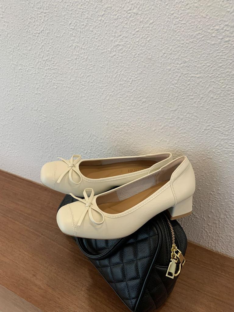 Soft and Thick-heeled Women's Shoes 2025 Autumn New Products, Dongdaemun, South Korea, Personalized Embossed Square Head, Shallow Mouth Commuting