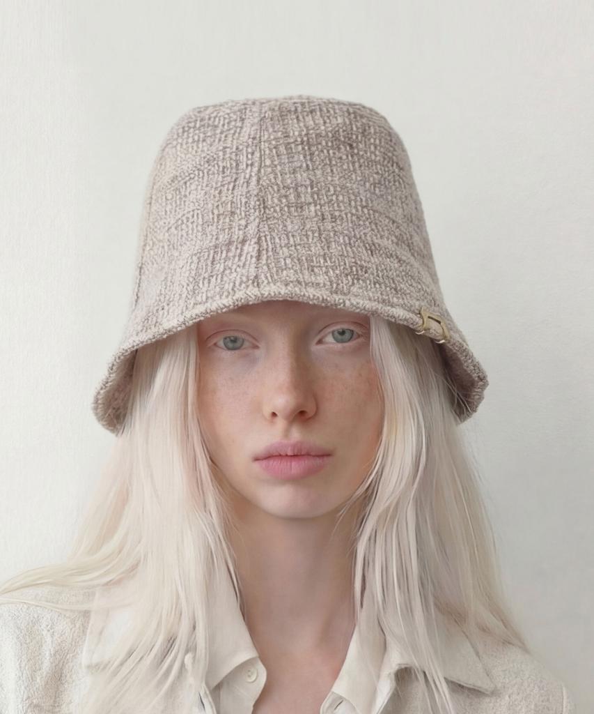 Eondeokeonteulolseutyudio Cotton Bucket Hat Stand Bucket / C Straw / Bg