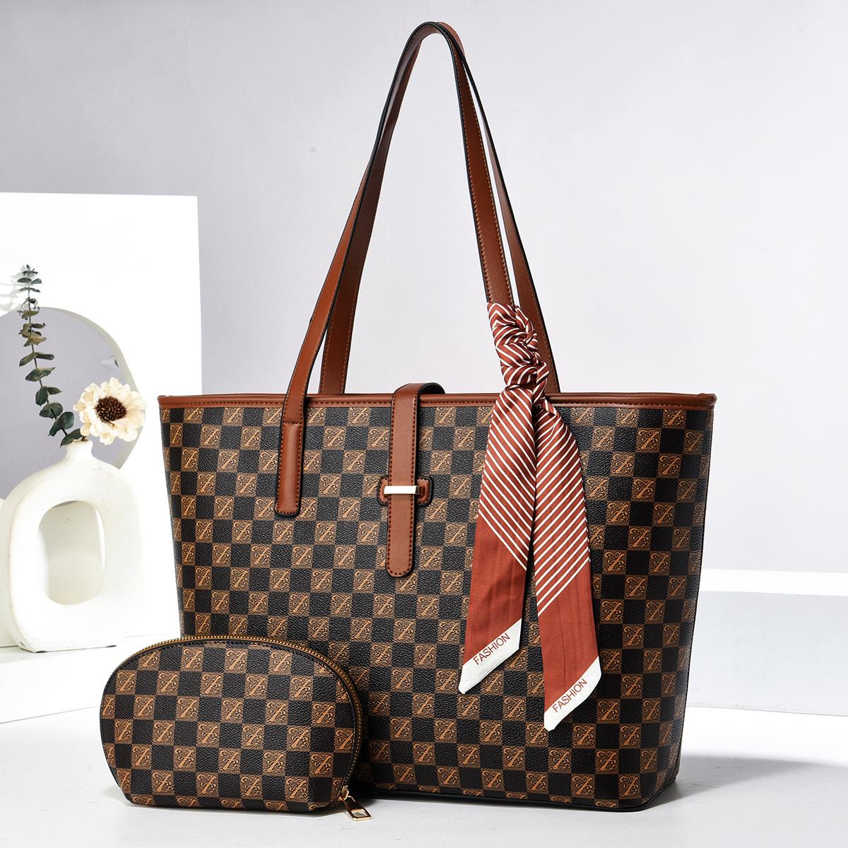 

Underarm bag retro checkerboard gatto bag large capacity handbag women s bag 33*12*28 темно-коричневого