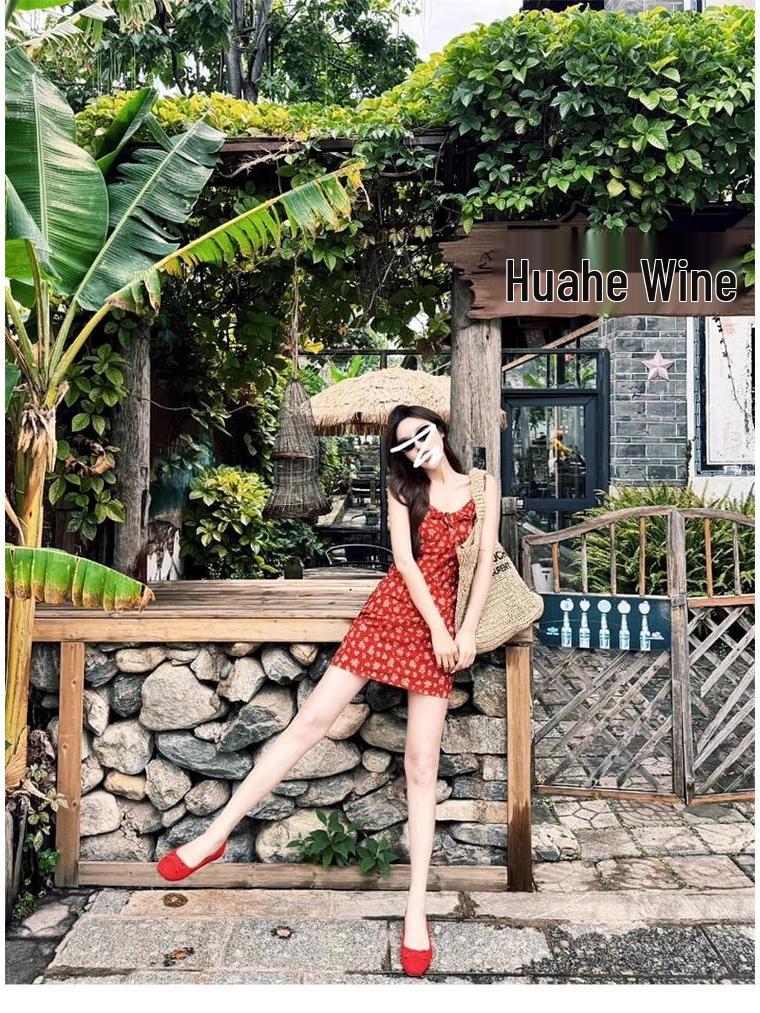 Women's French Retro Red Floral Spaghetti Strap Dress - Early Spring 2025 Edition, Petite Waist-Slimming Design.