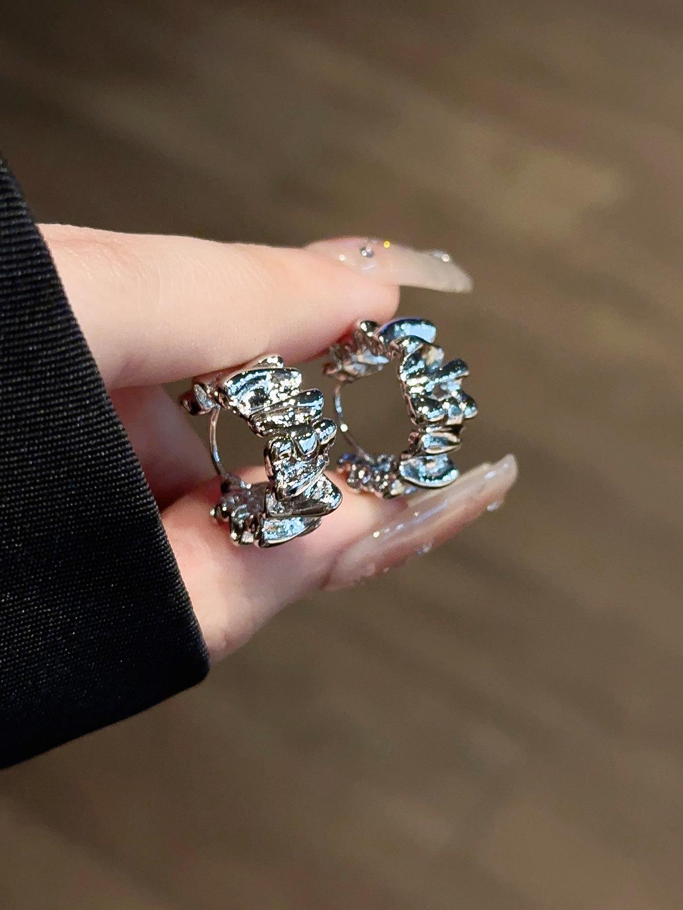 

[Copper Products] Simple Retro Irregular Round Temperament Light Luxury Design Ear Buckle Environmental Protection