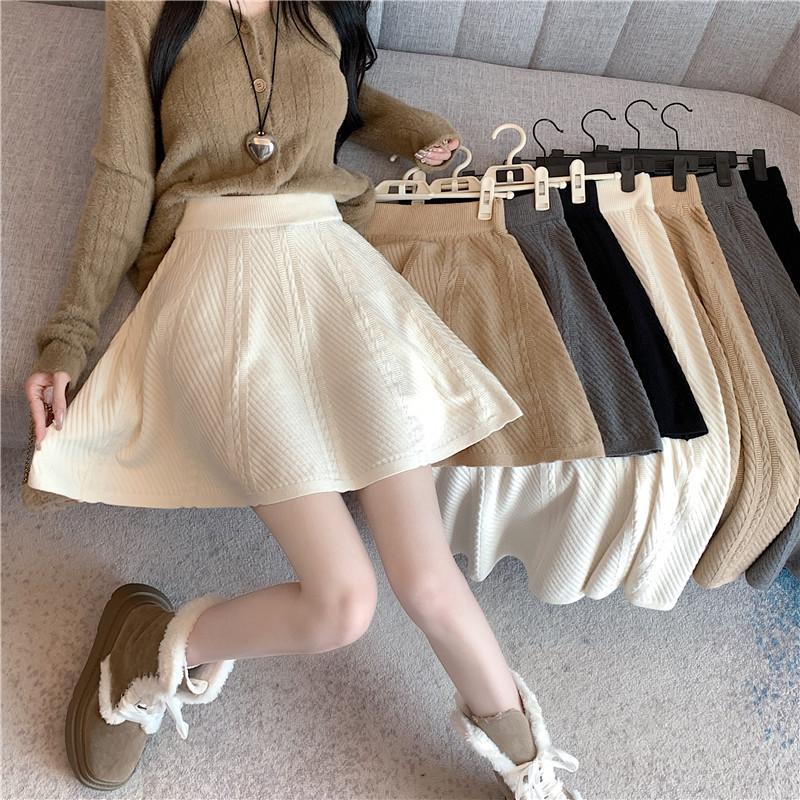 Autumn/Winter Short Skirt Knitted Half Length Skirt High Waist A-line Umbrella Skirt