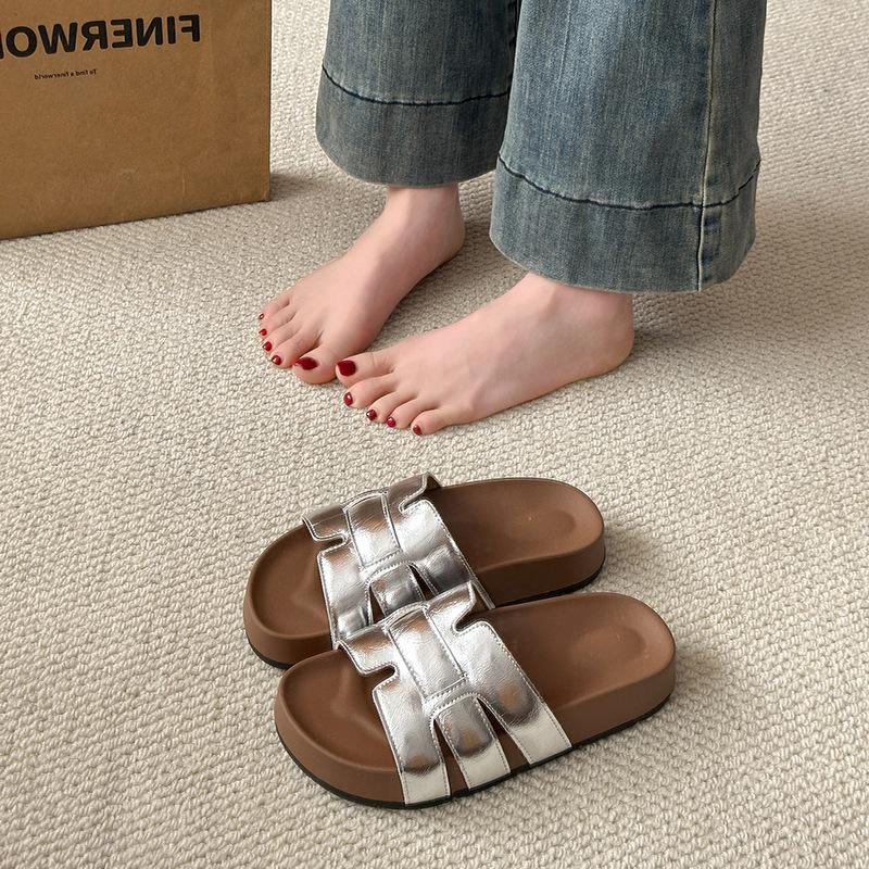Popular flat bottom one-word drag women's summer wear 2025 new fashion skirt soft bottom high-end versatile sandals