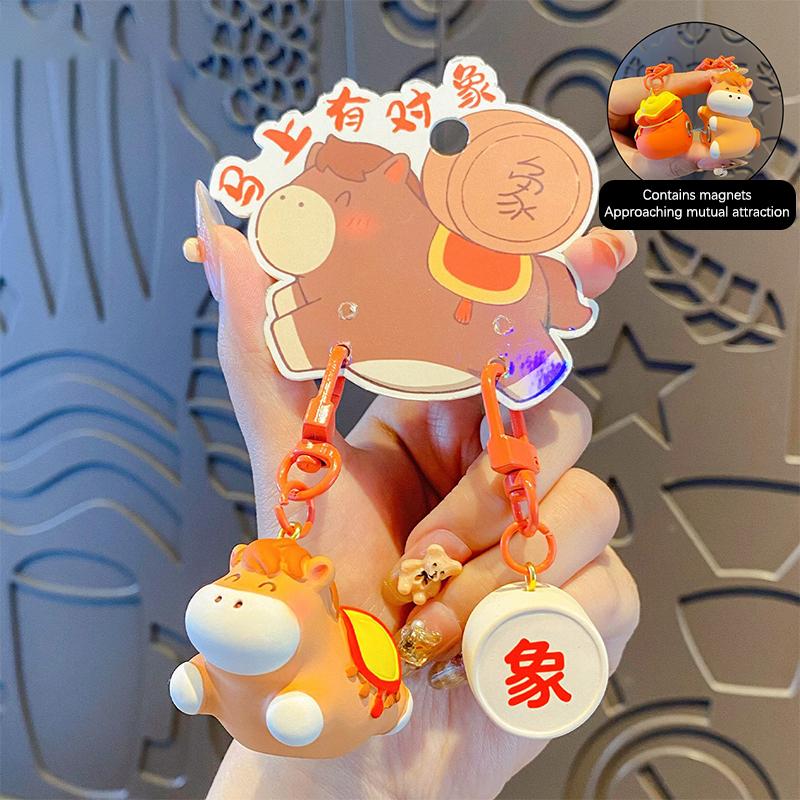 2026 Jahr des Pferdes Maskottchen Schlüsselanhänger Niedlicher Cartoon Nationaler Trend Tierkreiszeichen Pferd Schlüsselanhänger Paar Rucksack Anhänger Neujahrsgeschenk