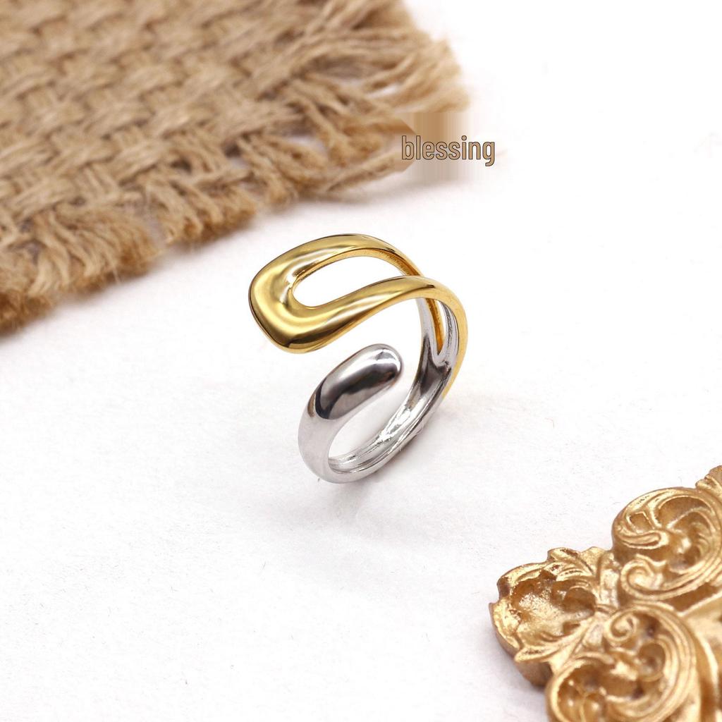 Versatile Geometric Gold & Silver Colorblock Ring: Elegant, Luxurious, and Stylish for Women