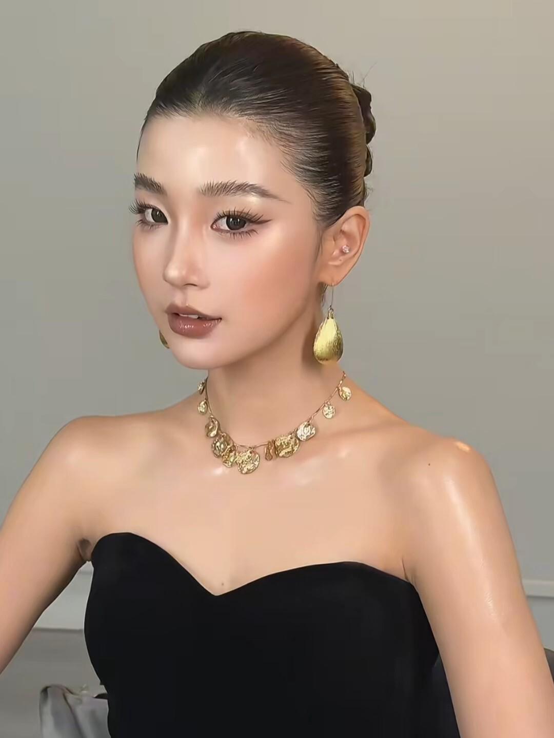 

Elegant Vintage Earrings & Headdress for Evening Gown or Wedding