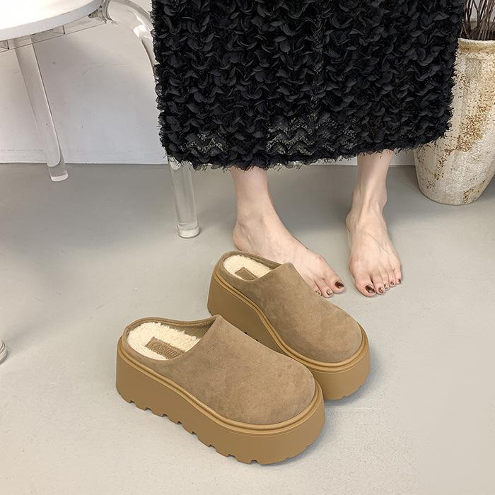 Schwammkuchen Dicksohlen Taschenkopf Fleece Baumwollpantoffeln Damen tragen Retro Weiches Leder Vielseitig im Herbst und Winter, kleine höhenerhöhende flauschige